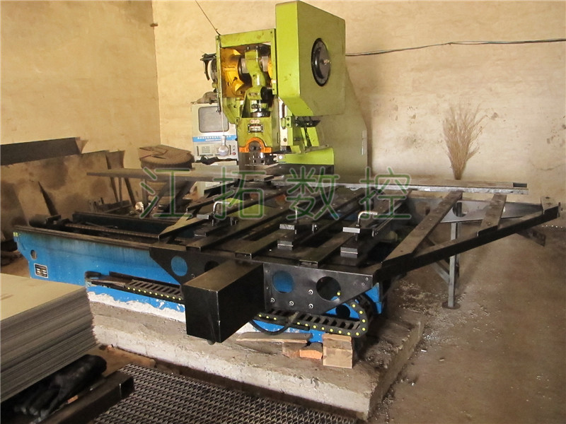 江拓數控沖床設備