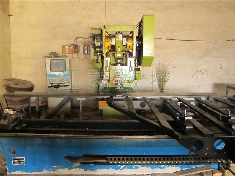 江拓數控沖床設備