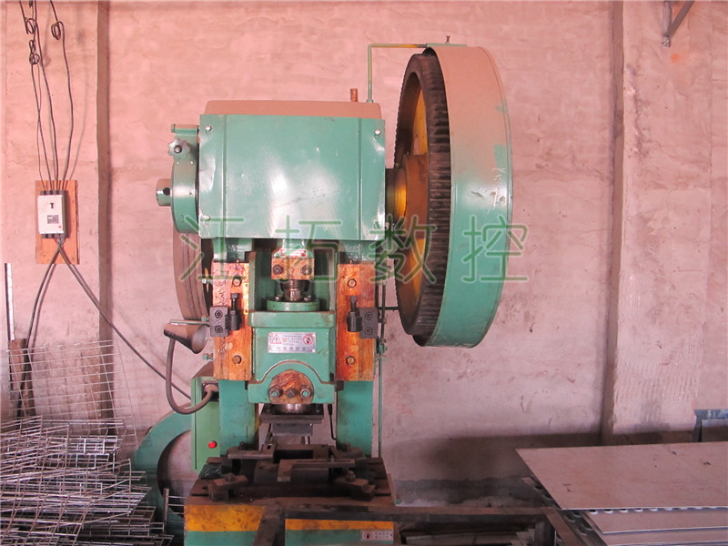 江拓數控沖床設備