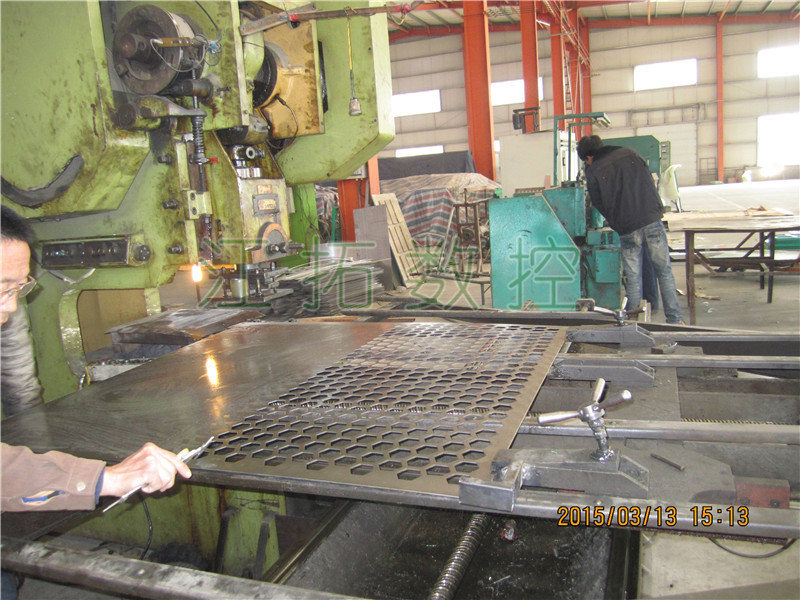 江拓數控沖床設備